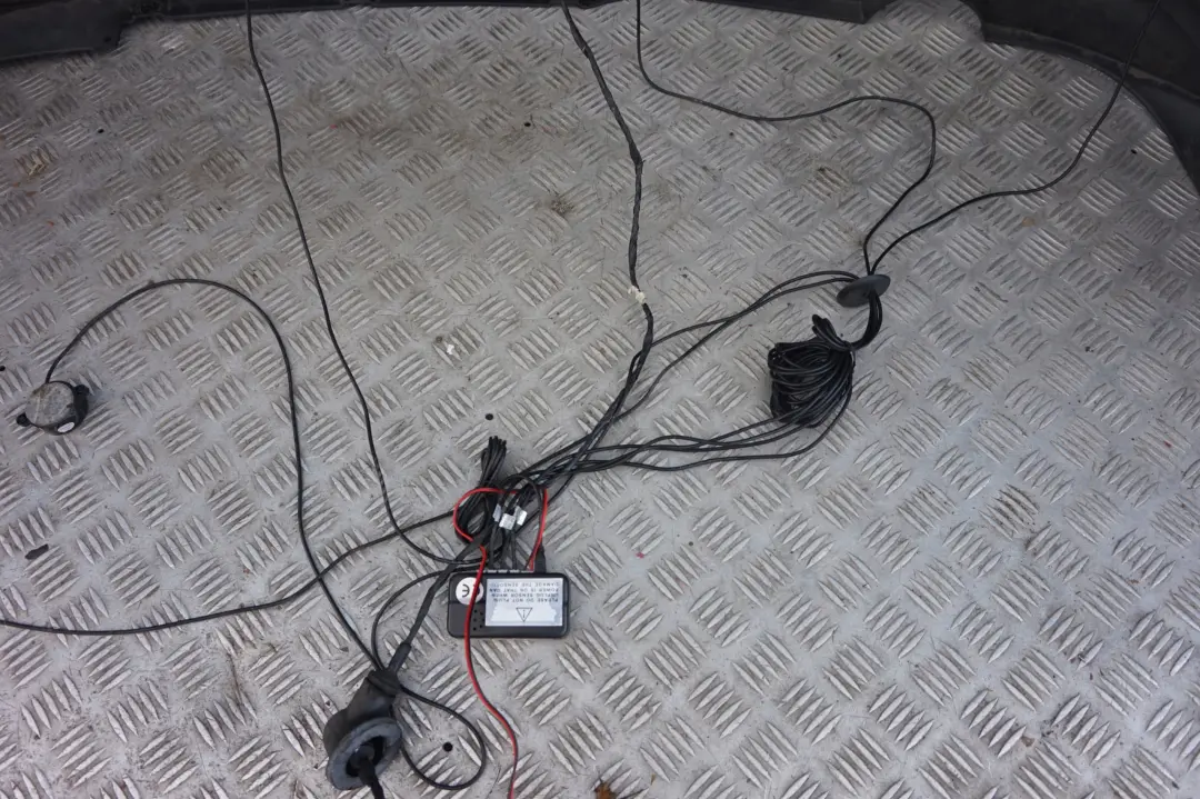 Zderzak tylny tył pdc black saphire 475 do BMW E87 o numerze 51120032630 BMW E87 Zderzak tylny tył pdc black saphire 475 - SKU 0032630-BS6 - Numer Części 51120032630