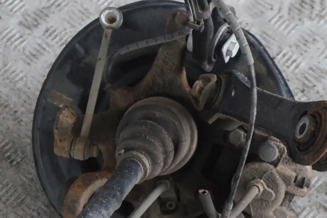 N47 143PS Albero di Uscita Cuscinetto Perno Posteriore SX per BMW E81 118d con numero di parte 6774809 BMW E81 118d N47 143PS Albero di Uscita Cuscinetto Perno Posteriore SX - SKU 6774809-29 - Numero di parte 6774809