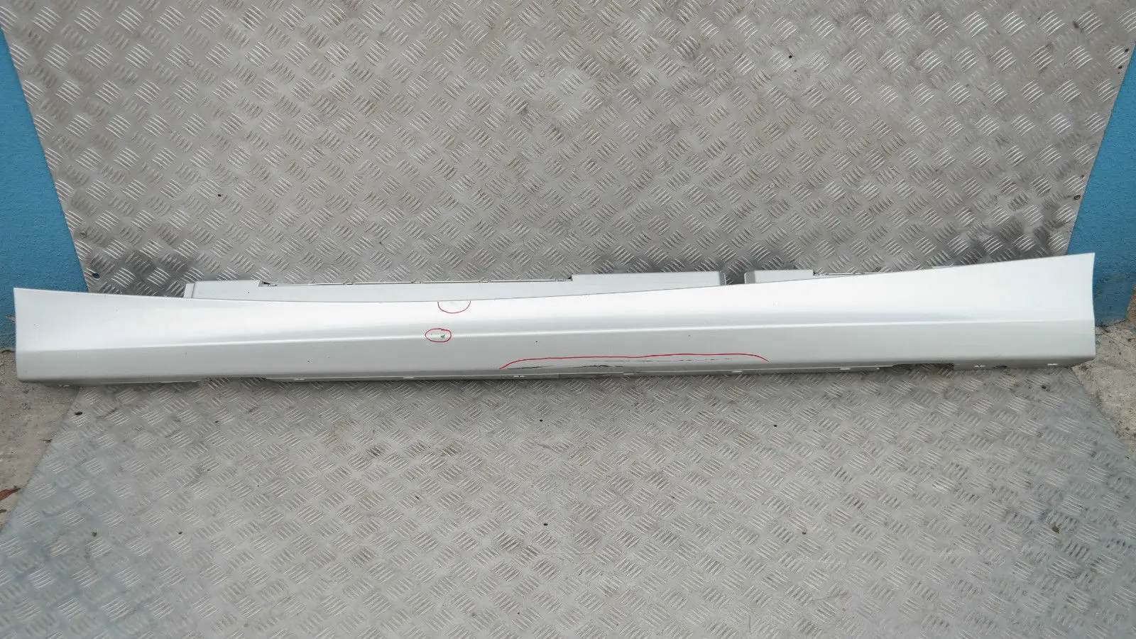 BMW E87N LCI Listello Davanzale Laterale Sinistra Titansilber Metallizzato - 354