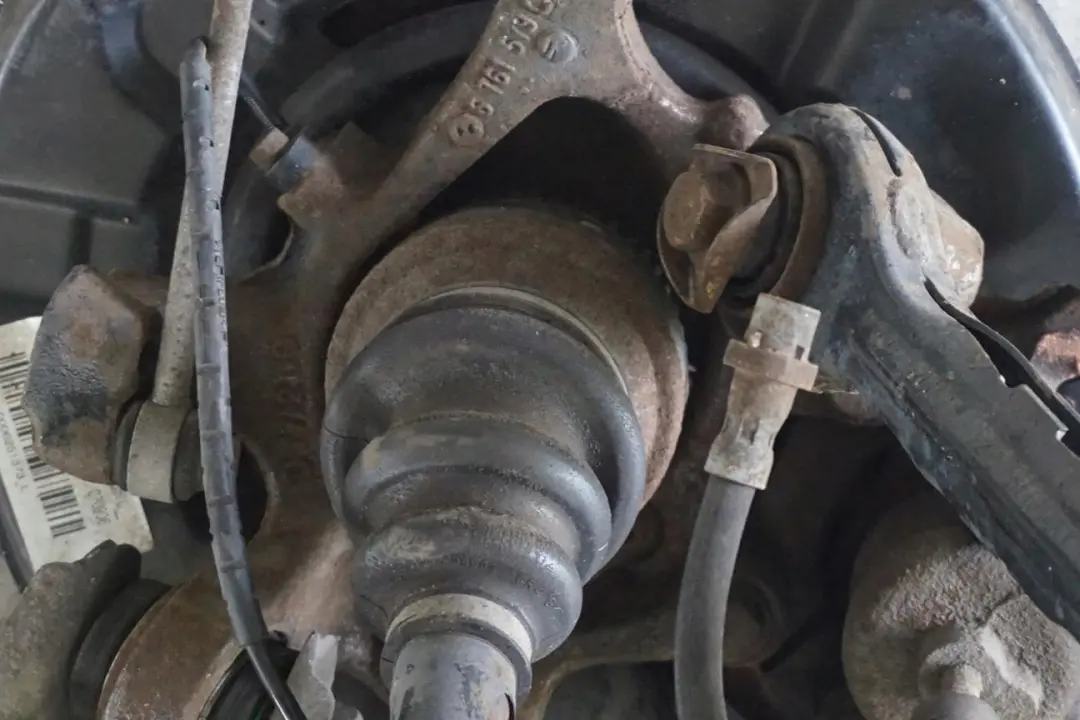 N47 L'Arbre De Sortie Pivotement Arriere Gauche pour BMW 1 Serie E87 LCI 120d à propos du numéro de pièce 6774809 BMW 1 Serie E87 LCI 120d N47 L'Arbre De Sortie Pivotement Arriere Gauche - SKU 6774809-12 - Numéro de pièce 6774809