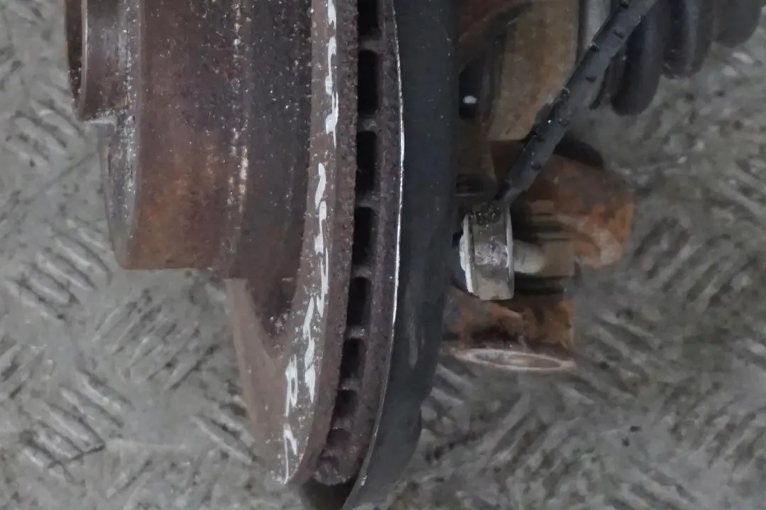 BMW 1 Series E81 118d N47 Rear Left N/S Suspension Leg Axle Brake Disc - SKU 6774809-29 - Part number 6774809