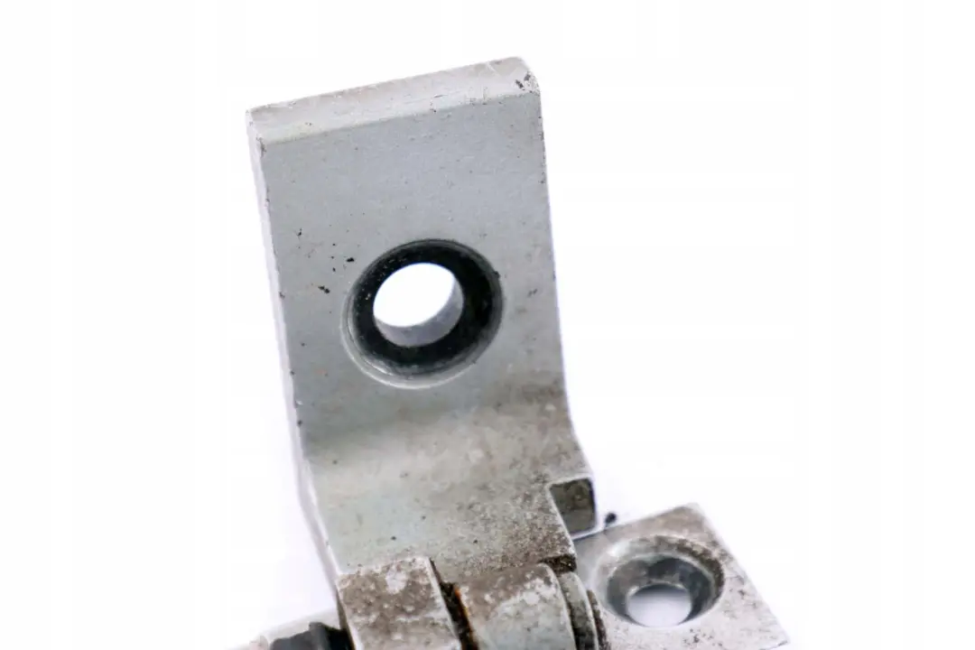 Front right door lower hinge SILBERGRAU O/S to BMW 5 Series E60 E61 with Part number 7068078 BMW 5 Series E60 E61 Front right door lower hinge SILBERGRAU O/S - SKU 7068078 - Part number 7068078