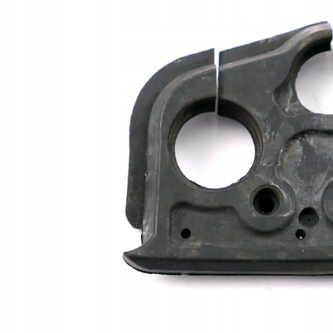 Guarnizione Grommet Aria Condizionata Pompa Acqua per BMW E60 E61 E63 E64 con numero di parte 6915171 BMW E60 E61 E63 E64 Guarnizione Grommet Aria Condizionata Pompa Acqua - SKU 6915171 - Numero di parte 6915171