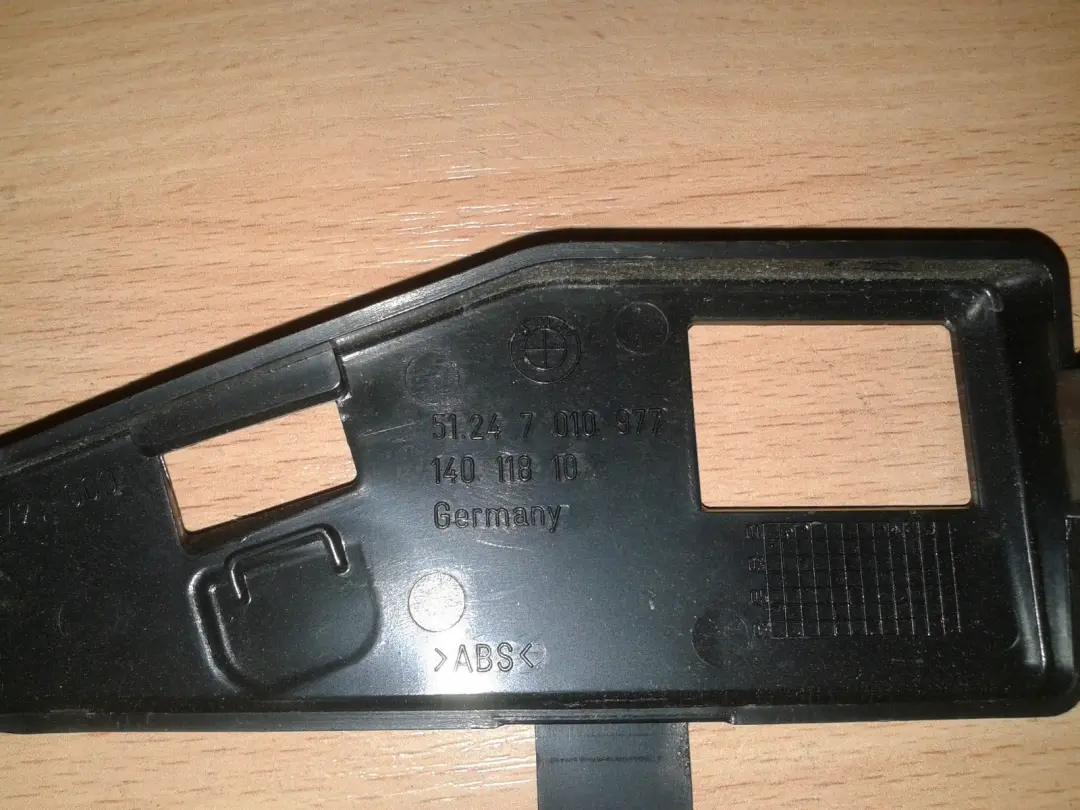 Halter Bowdenzug für BMW 7 er E65 E66 E67 mit Teilenummer 7010977 BMW 7 er E65 E66 E67 Halter Bowdenzug - SKU 7010977 - Teilenummer 7010977