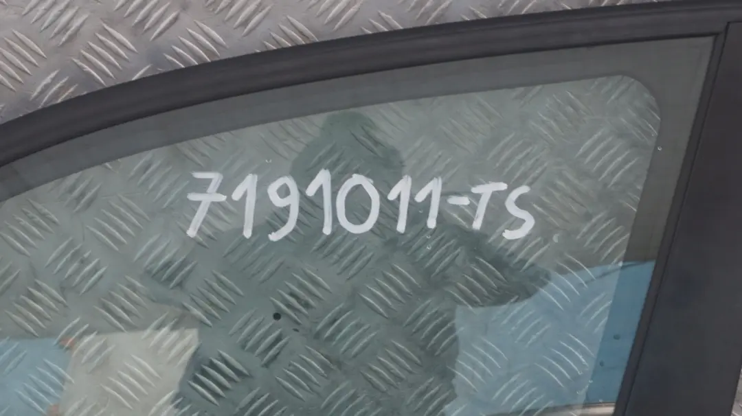 BMW 1 E87 drzwi lewe przednie titansilber 354 - SKU 7191011-TS - Numer Części 7191011