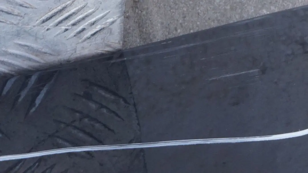 nakładka próg lewy monacoblau A35 do BMW E90 LCI o numerze 0037059 BMW E90 LCI nakładka próg lewy monacoblau A35 - SKU 0037059-MB1 - Numer Części 0037059