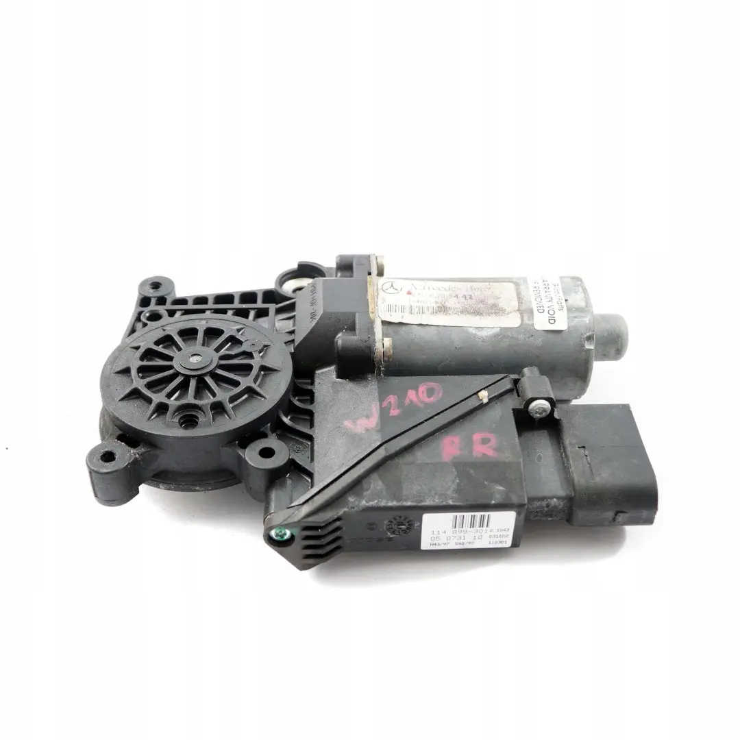 Mercedes-Benz W210 Motore regolatore finestrino posteriore destro per con numero di parte A2108205442 Mercedes-Benz W210 Motore regolatore finestrino posteriore destro - SKU A2108205442 - Numero di parte A2108205442