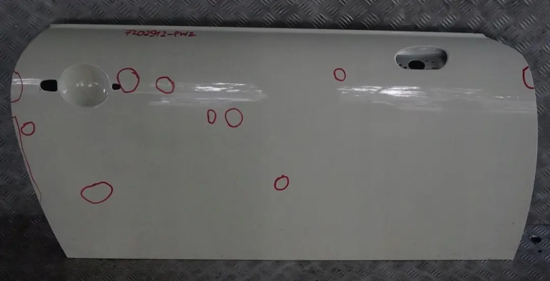 Drzwi prawe Pepper white do MINI R50 R52 R53 o numerze 7202912 MINI R50 R52 R53 Drzwi prawe Pepper white - SKU 7202912-PW2 - Numer Części 7202912