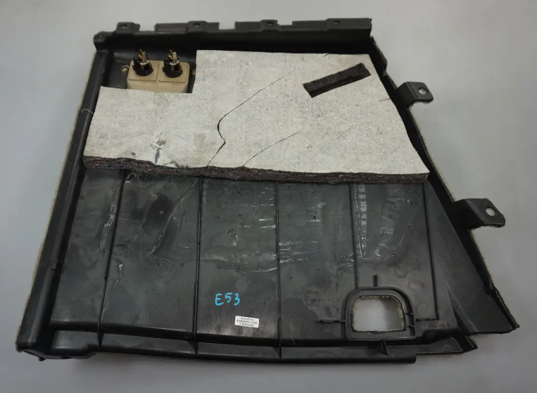 BMW E53 X5 Obudowa boczek bagażnika prawy gruen - SKU 7034400 - Numer Części 7034400