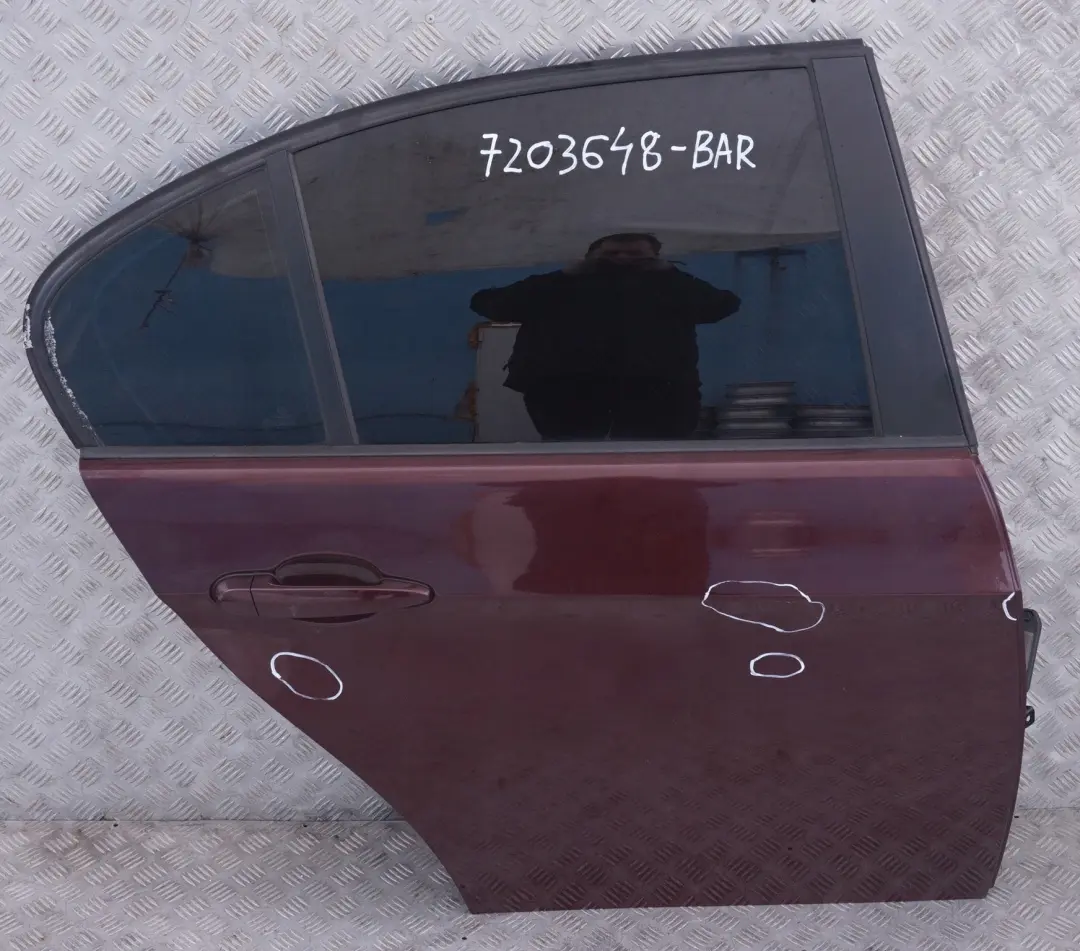 Puerta Trasera Derecha Barberarot Rojo Barbera Metalizado - A39 para BMW E90 con número de pieza 7203648 BMW E90 Puerta Trasera Derecha Barberarot Rojo Barbera Metalizado - A39 - SKU 7203648-BAR - Número de pieza 7203648