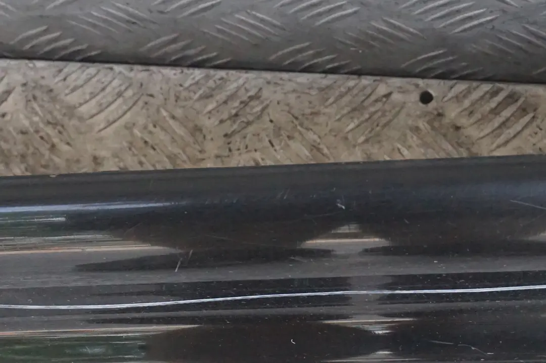 Verkleidung Trittbrett vorne rechts Black Sapphire Schwarz - 475 für BMW X3 er E83 mit Teilenummer 3401810 BMW X3 er E83 Verkleidung Trittbrett vorne rechts Black Sapphire Schwarz - 475 - SKU 3401810-BS - Teilenummer 3401810