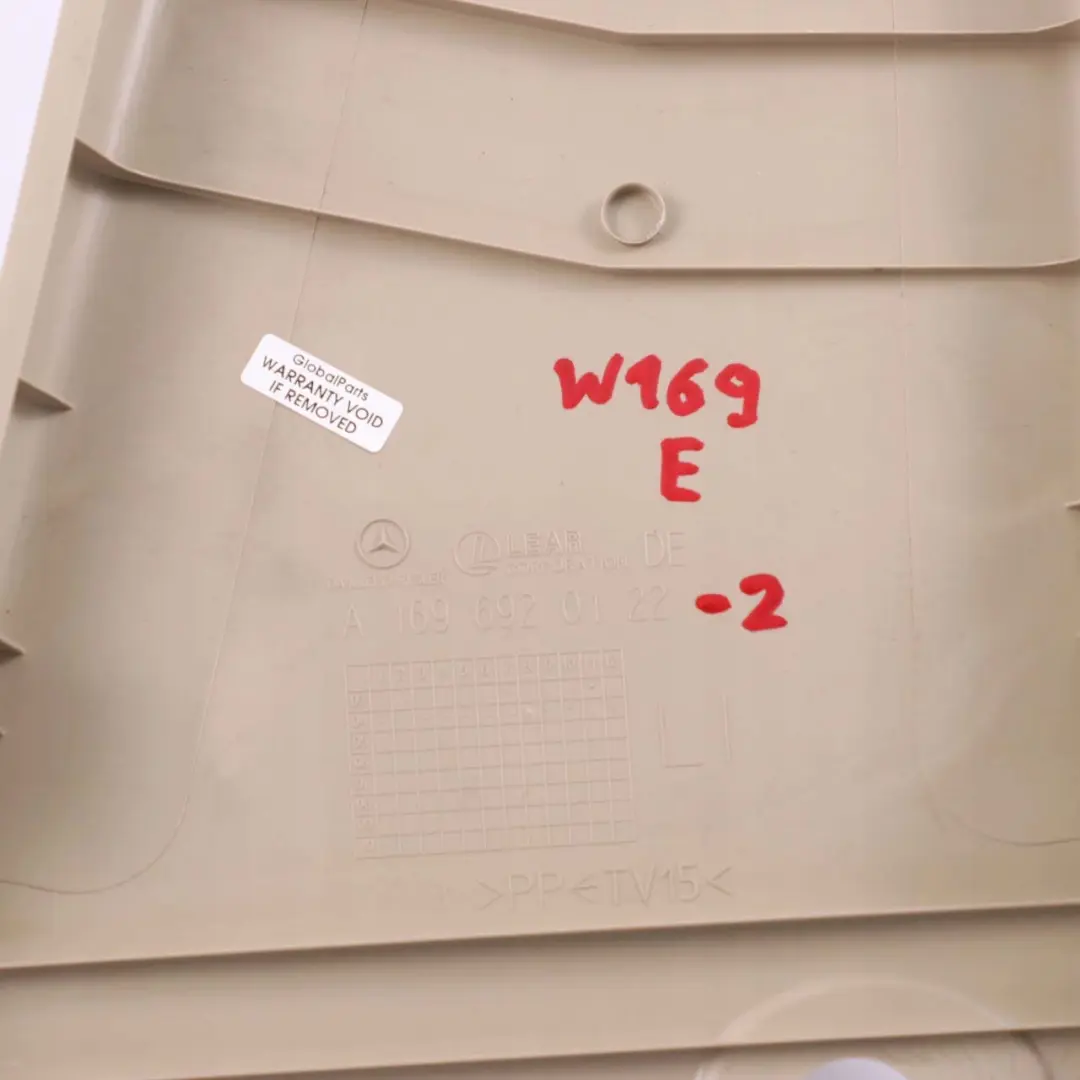 Osłona słupka lewa beige do MERCEDES A B W169 W245 o numerze A1696920122 MERCEDES A B W169 W245 Osłona słupka lewa beige - SKU A1696920122 - Numer Części A1696920122