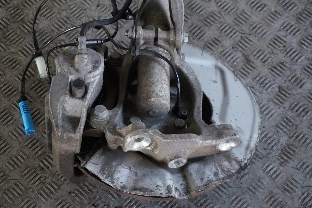 BMW E61 520d M47N2 Delantero Izquierdo Muelle Freno Suspensión Pata Buje Eje - SKU 6768795 - Número de pieza 6768795