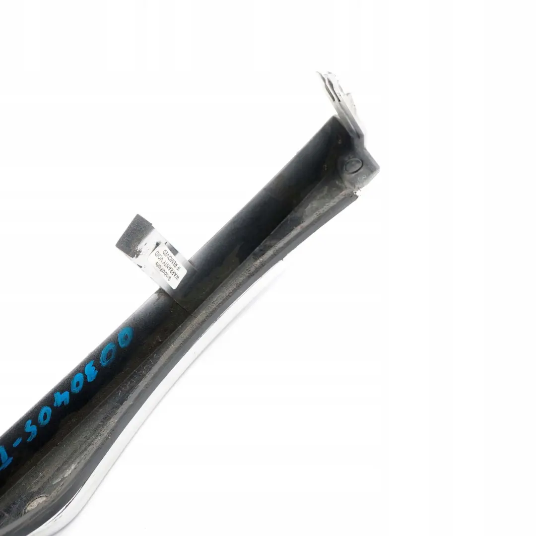 Copertura griglia faro anteriore destra O/S Trim Titansilber Argento 354 per BMW E46 con numero di parte 0030405 BMW E46 Copertura griglia faro anteriore destra O/S Trim Titansilber Argento 354 - SKU P0030405-TS - Numero di parte 0030405