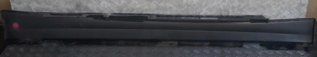 Nakładka próg lewy listwa progowa do BMW E87 LCI o numerze 0036145 BMW E87 LCI Nakładka próg lewy listwa progowa - SKU 0036145-DSB2 - Numer Części 0036145