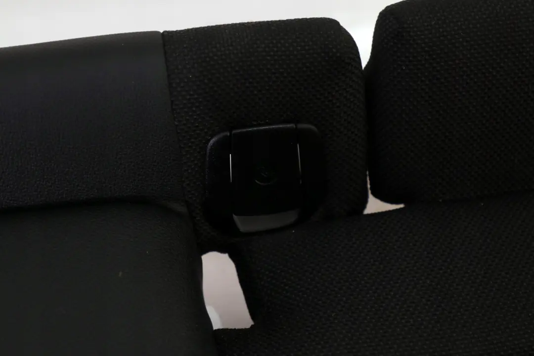 Sedile Posteriore Riferimento pelle Nera per BMW E81 con numero di parte 8039696 BMW E81 Sedile Posteriore Riferimento pelle Nera - SKU 8039696 - Numero di parte 8039696