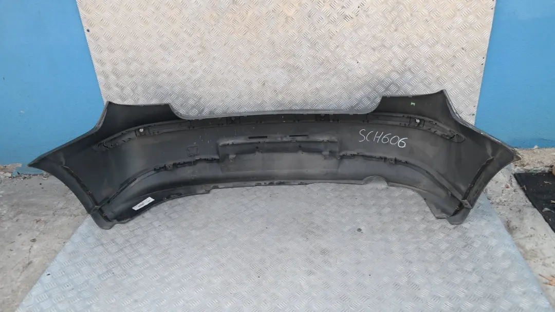 Verkleidung Stossfänger lackiert hinten PDC SCHWARZ 2 - 668 für BMW 1 er 2 E87 mit Teilenummer 51120032630 BMW 1 er 2 E87 Verkleidung Stossfänger lackiert hinten PDC SCHWARZ 2 - 668 - SKU 0032630-SCH2 - Teilenummer 51120032630