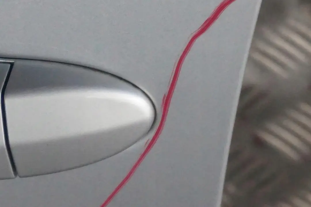 Lato Conducente Porta Frontale SX Argento-Titanio Argento per BMW E60 E61 5 con numero di parte 7202339 BMW E60 E61 5 Lato Conducente Porta Frontale SX Argento-Titanio Argento - SKU 7202339-TS6 - Numero di parte 7202339