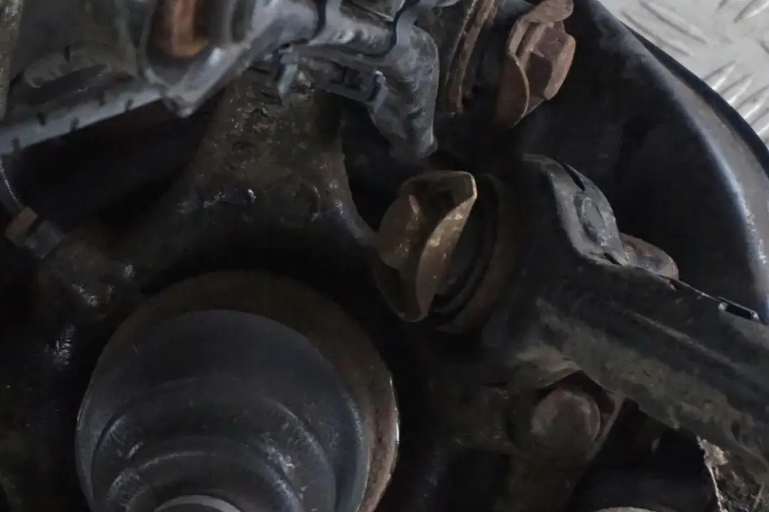 M47N2 Abtriebswelle Schwenklager Bremssattel Bremse Hinten Links für BMW 1 E87 118d mit Teilenummer 6774809 BMW 1 E87 118d M47N2 Abtriebswelle Schwenklager Bremssattel Bremse Hinten Links - SKU 6774809-25 - Teilenummer 6774809