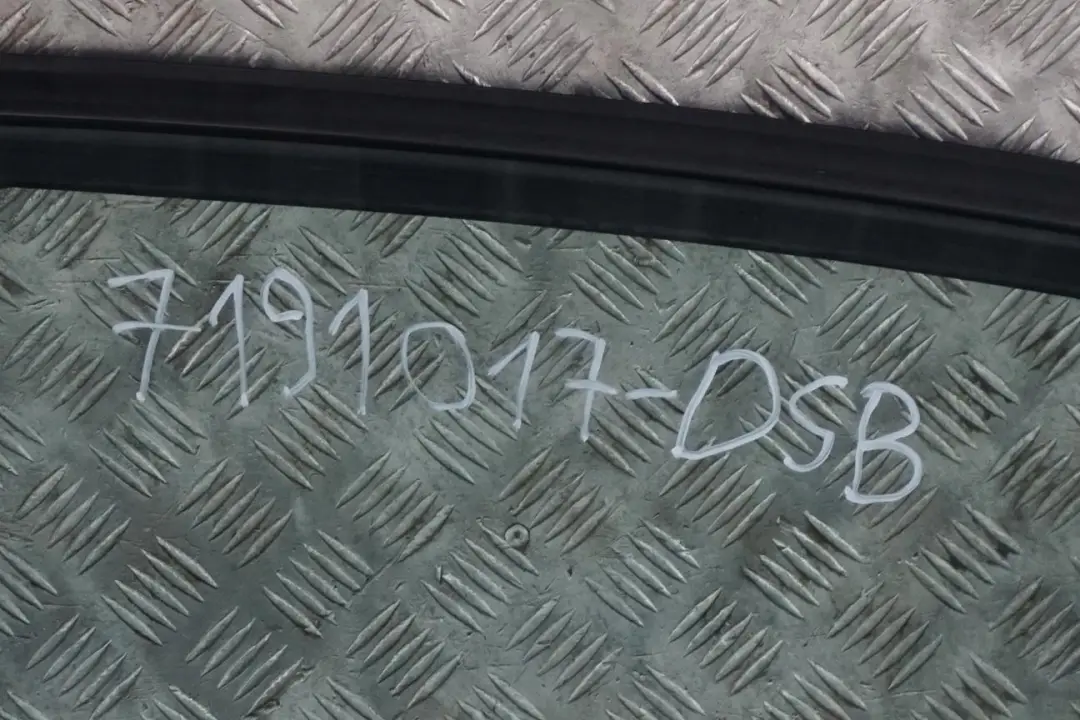 Puerta trasera izquierda Tiefseeblau Deep Sea Blue Metallic A76 para BMW E87 E87N con número de pieza 7191017 BMW E87 E87N Puerta trasera izquierda Tiefseeblau Deep Sea Blue Metallic A76 - SKU 7191017-DSB - Número de pieza 7191017