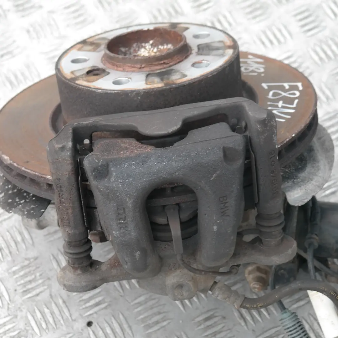 Delantero Izquierdo Muelle Strut Freno Suspension Pata Buje BMW E87 LCI 118i - SKU 6771553-2 - Número de pieza 31316771553