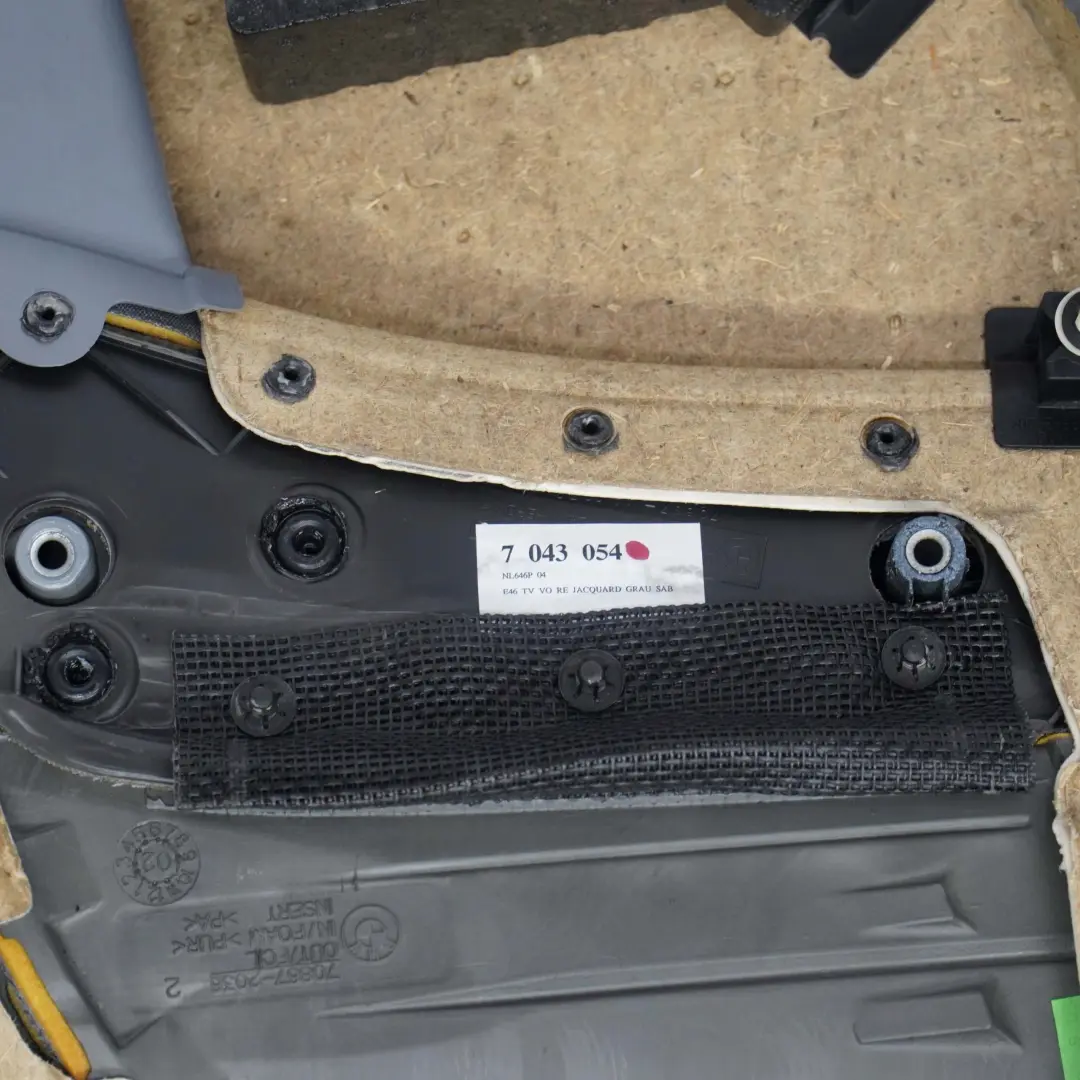 Türverkleidung Vorn Rechts Stoff Jacquard Grau für BMW 3 E46 Limousine Kombi mit Teilenummer 7043054 BMW 3 E46 Limousine Kombi Türverkleidung Vorn Rechts Stoff Jacquard Grau - SKU 7043054 - Teilenummer 7043054