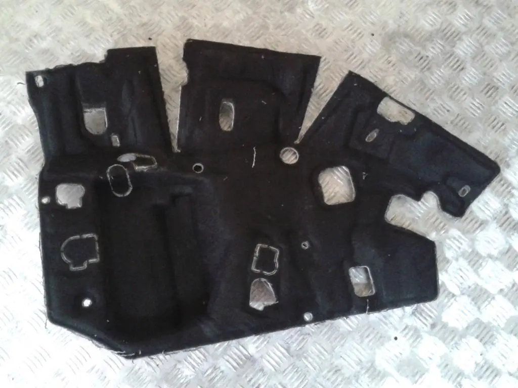 Izolacja wygłuszenie bagażnika lewe do BMW e83 X3 o numerze 7049055 BMW e83 X3 Izolacja wygłuszenie bagażnika lewe - SKU 7049055 - Numer Części 7049055