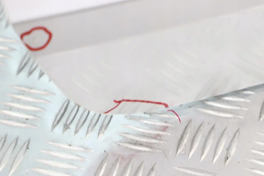 E-KLASA S211 W211 kombi Klapa bagażnika do MERCEDES o numerze A2117400205 MERCEDES E-KLASA S211 W211 kombi Klapa bagażnika - SKU A2117400205-BS - Numer Części A2117400205