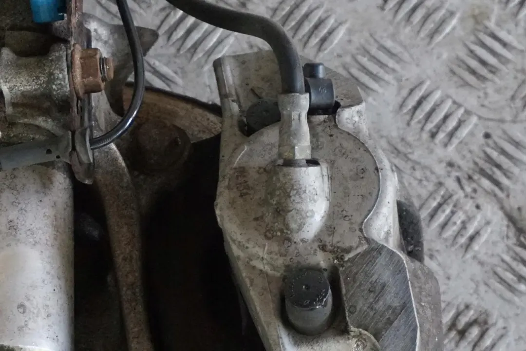 Amortisseur Pivotement etrier de Frein avant Droit pour BMW E60 545i à propos du numéro de pièce 6766994 BMW E60 545i Amortisseur Pivotement etrier de Frein avant Droit - SKU 6766994 - Numéro de pièce 6766994