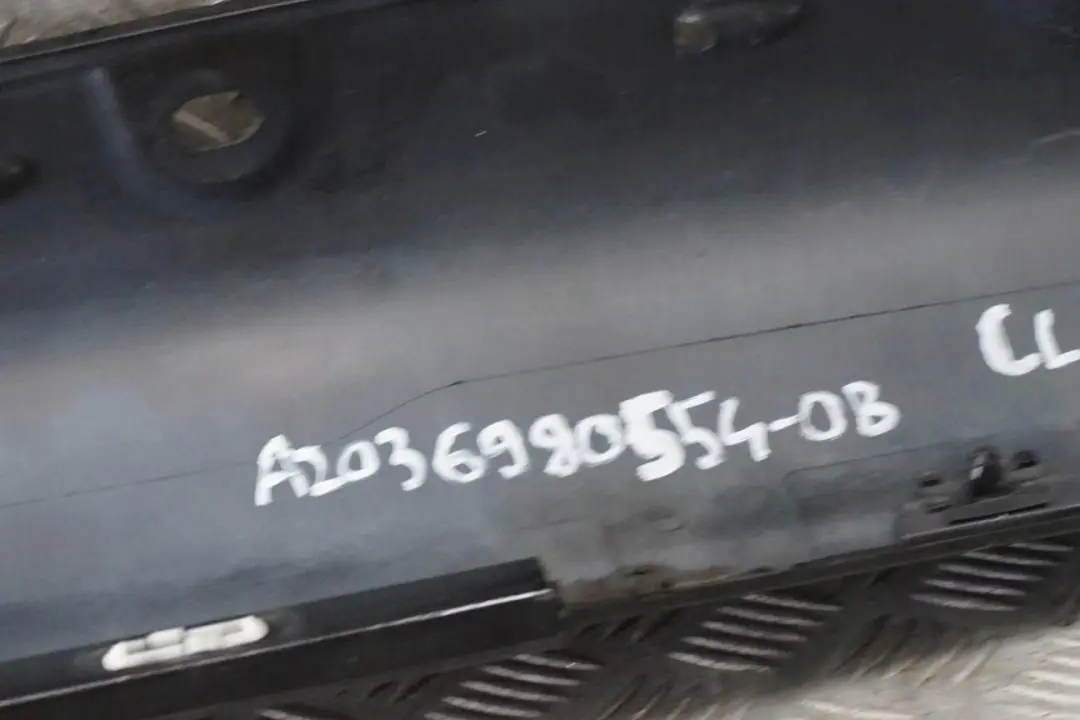 Próg lewy listwa nakładka 197U do MERCEDES CLC CL203 o numerze A2036980554 MERCEDES CLC CL203 Próg lewy listwa nakładka 197U - SKU A2036980554-OB - Numer Części A2036980554