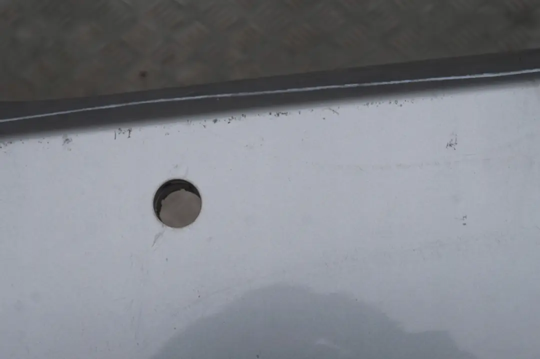 Zderzak tylny tył pdc silbergrau A08 do BMW E60 o numerze 0149318 BMW E60 Zderzak tylny tył pdc silbergrau A08 - SKU 0149318-SBG1 - Numer Części 0149318