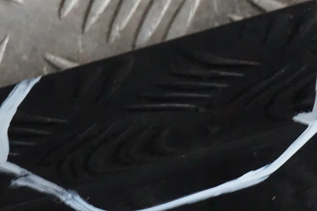 Bas de Porte Couverture Seuil Droite Noir - 668 pour BMW E90 E91 LCI à propos du numéro de pièce 37060 BMW E90 E91 LCI Bas de Porte Couverture Seuil Droite Noir - 668 - SKU 0037060-SCH - Numéro de pièce 37060