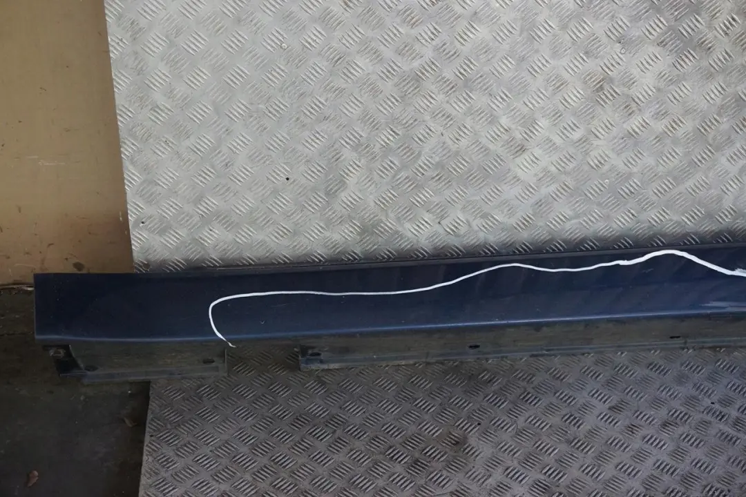 BMW E60 E61 LCI Puerta Sill Tapa Faldon Lateral Izquierda Tiefseeblau Azul - A76 - SKU 0422464-DSB1 - Número de pieza 0422464