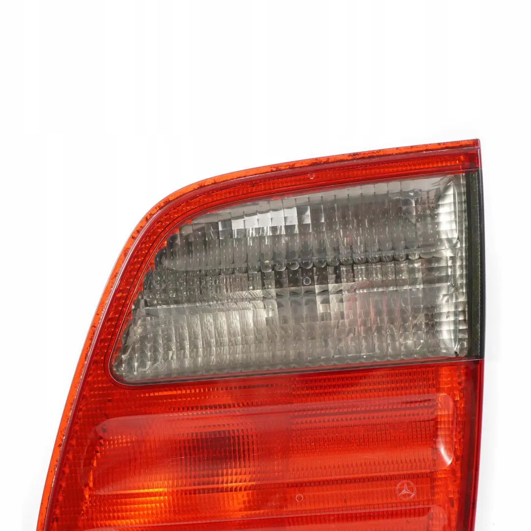 Mercedes-Benz W210 Break Hayon Arriere Droite Page Lampe pour à propos du numéro de pièce A2108207664 Mercedes-Benz W210 Break Hayon Arriere Droite Page Lampe - SKU A2108207664 - Numéro de pièce A2108207664