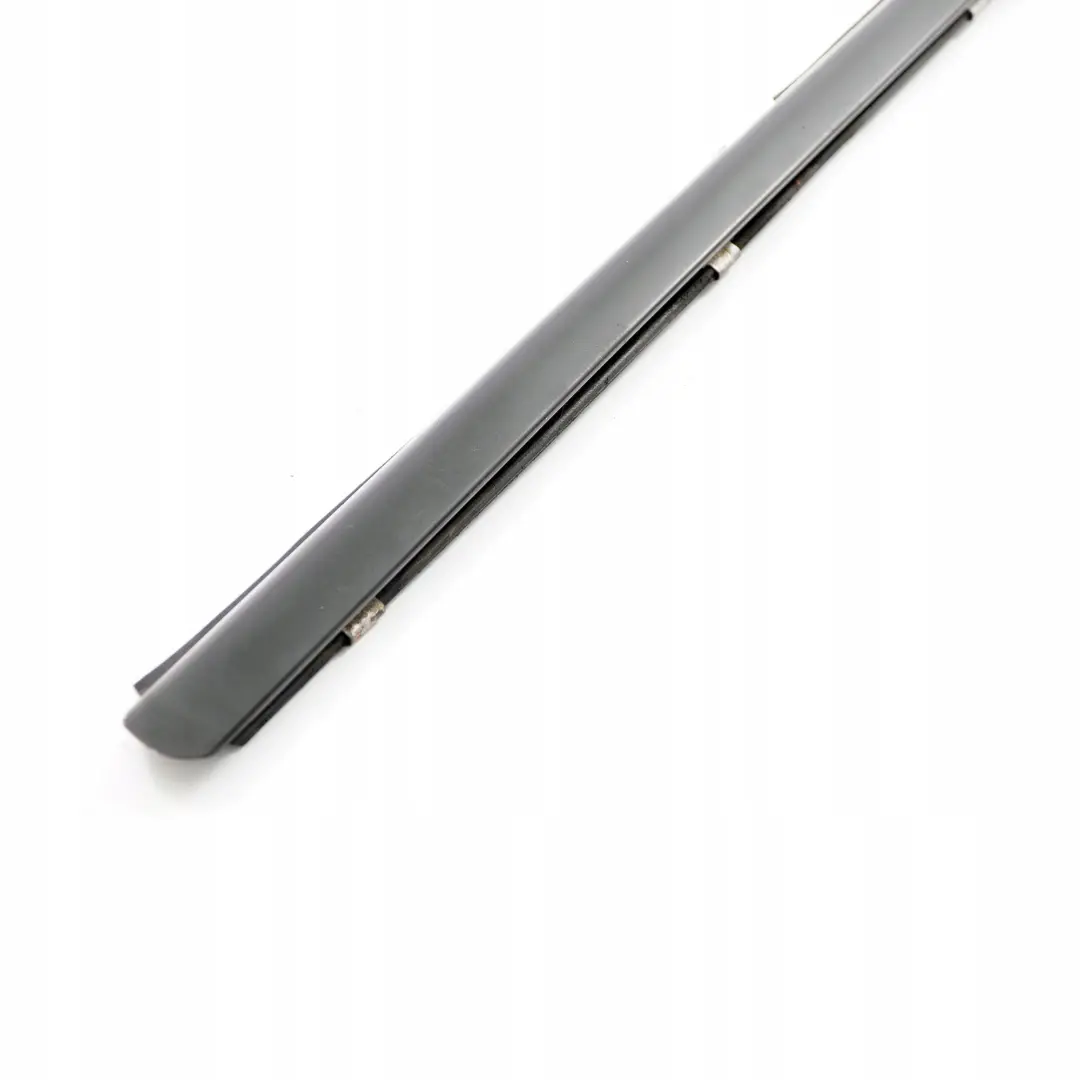Clase W203 Ventana Trasera Derecha Moldura De Tira De Recorte Exterior para Mercedes con número de pieza A2037350665 Mercedes Clase W203 Ventana Trasera Derecha Moldura De Tira De Recorte Exterior - SKU A2037350665 - Número de pieza A2037350665