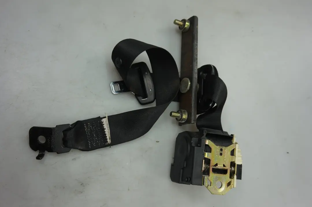 Cintura Superiore Posteriore Sinistra 7211 per BMW X5 E53 con numero di parte 72118402691 BMW X5 E53 Cintura Superiore Posteriore Sinistra 7211 - SKU 8402691 - Numero di parte 72118402691