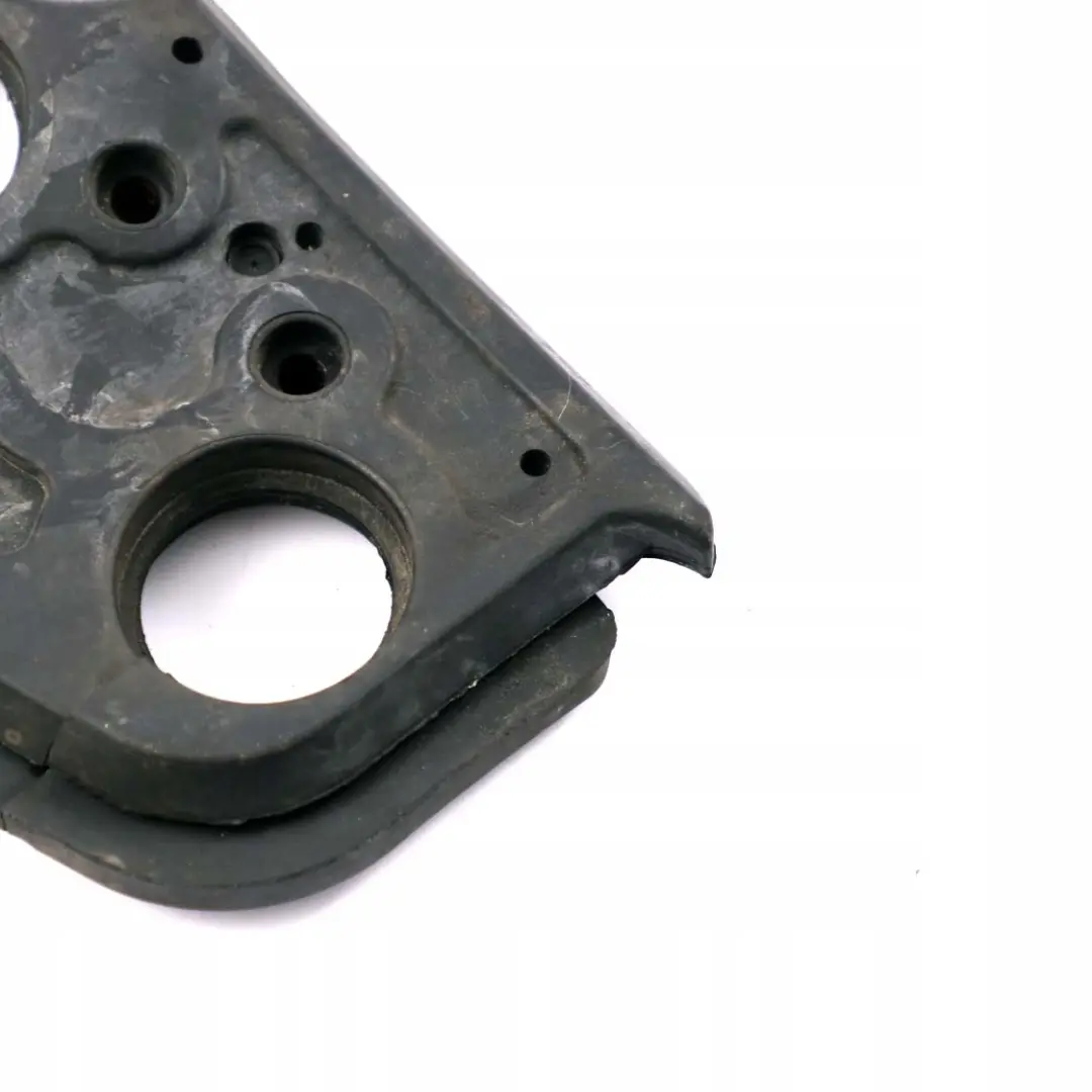 Junta Pasacables Aire Acondicionado Bomba De Agua para BMW E60 E61 E63 E64 con número de pieza 6915171 BMW E60 E61 E63 E64 Junta Pasacables Aire Acondicionado Bomba De Agua - SKU 6915171 - Número de pieza 6915171