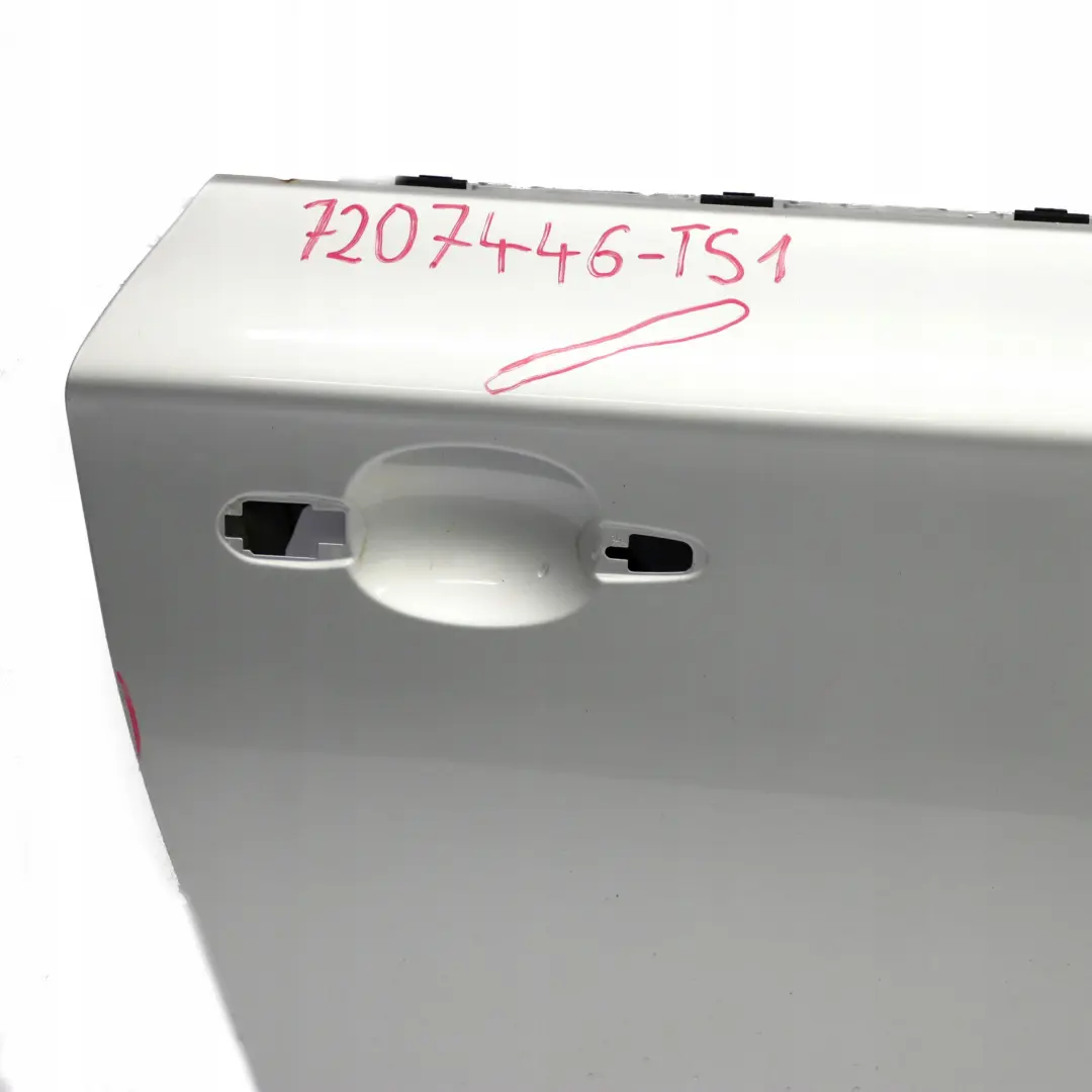 Puerta Delantera Derecha Titan Silver Metallic para BMW E81 E82 E88 con número de pieza 7207446 BMW E81 E82 E88 Puerta Delantera Derecha Titan Silver Metallic - SKU 7207446-TS1 - Número de pieza 7207446