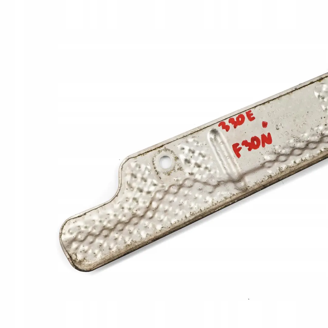 Piastra Di Protezione Termica Per Cambio Automatico BMW F30 LCI 330E Hybrid B48X per con numero di parte 8639890 Piastra Di Protezione Termica Per Cambio Automatico BMW F30 LCI 330E Hybrid B48X - SKU 8639890 - Numero di parte 8639890