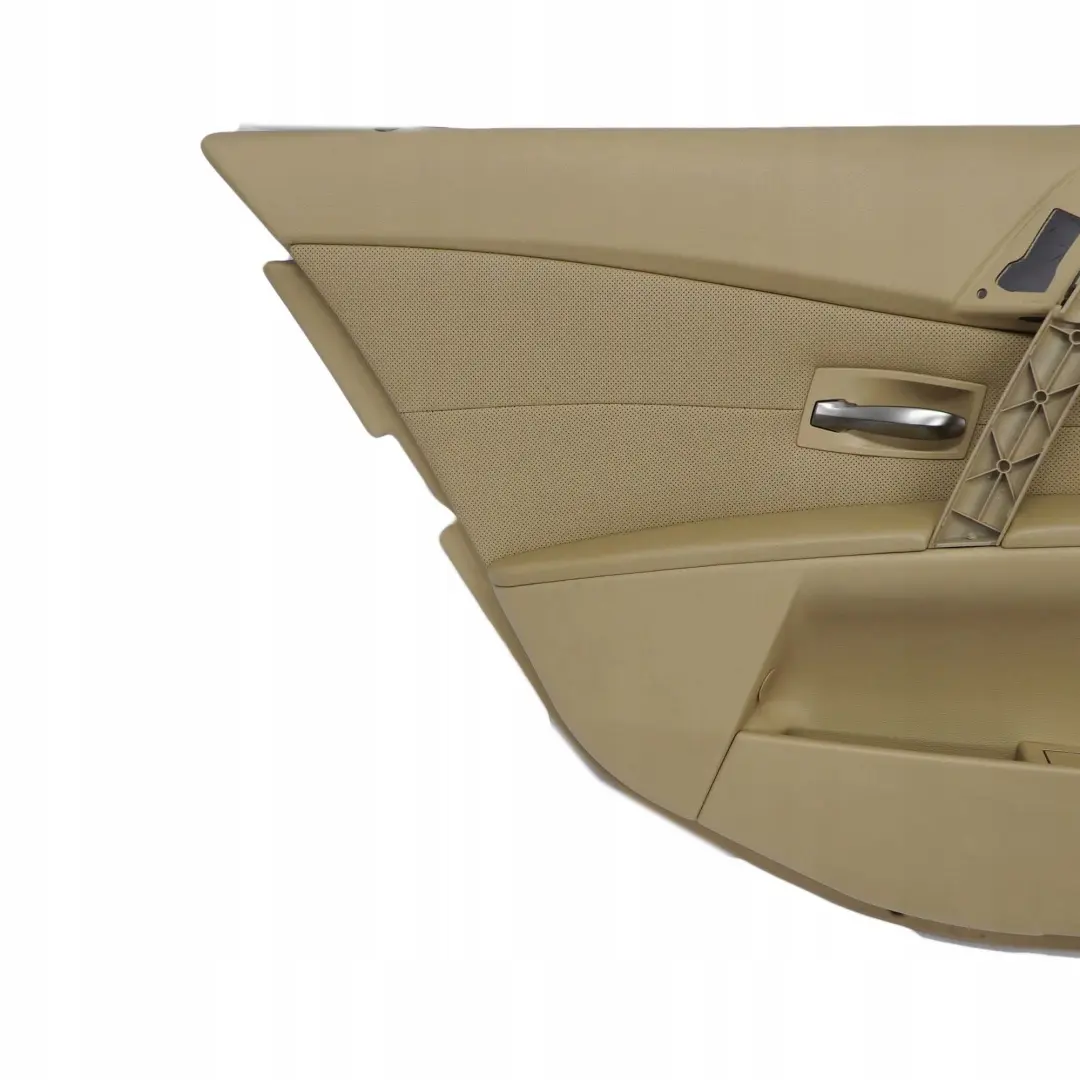 Trasera Izquierda Tarjeta De puerta De cuero Nasca Beige Forro Trim para BMW E60 E61 con número de pieza 7079507 BMW E60 E61 Trasera Izquierda Tarjeta De puerta De cuero Nasca Beige Forro Trim - SKU 7079507 - Número de pieza 7079507