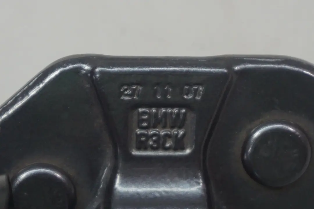 Tapa Maletero Derecha Bisagra Portón Trasero Negro para BMW E81 E87 E87N LCI con número de pieza 7067220 BMW E81 E87 E87N LCI Tapa Maletero Derecha Bisagra Portón Trasero Negro - SKU 7067220-1 - Número de pieza 7067220