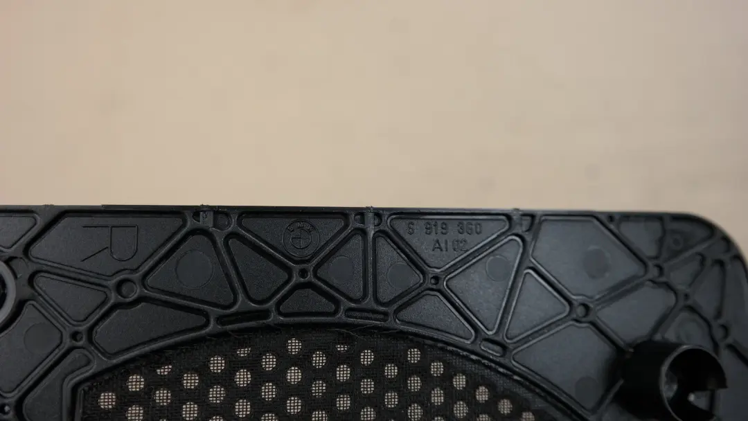 BMW E60 E61 Tapa Acabado Altavoz Para Central Bajos Derecha - SKU 6919360 - Número de pieza 6919360