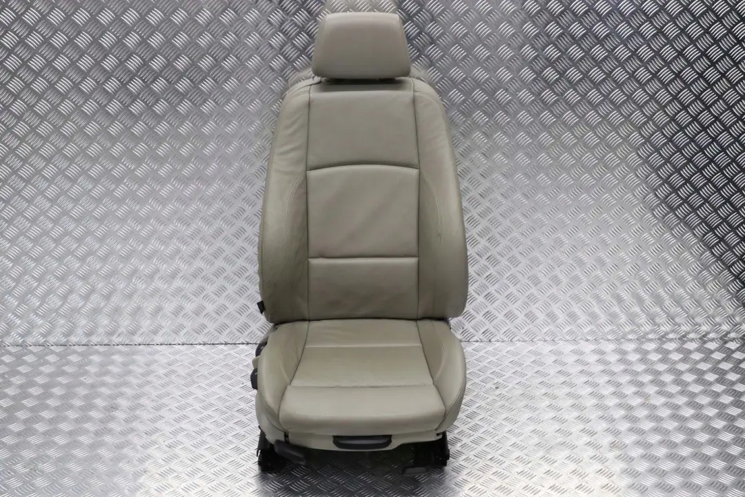 Fotel prawy przód skóra SPORT do BMW E88 CABRIO o numerze 7257490 BMW E88 CABRIO Fotel prawy przód skóra SPORT - SKU 7257490 - Numer Części 7257490