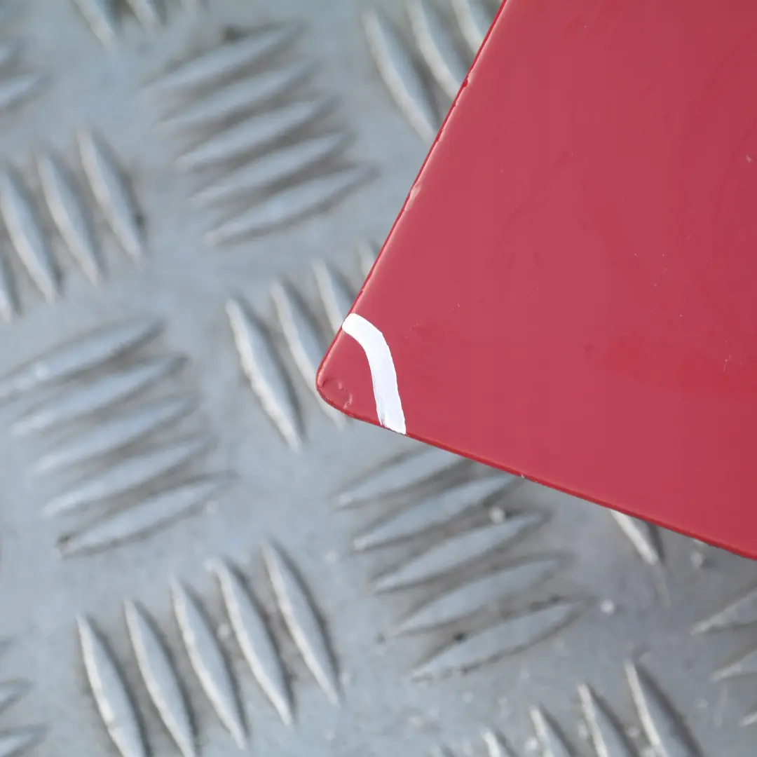 Porta anteriore destra Japanrot Rosso Giappone - 438 per BMW E87 con numero di parte 41517191012 BMW E87 Porta anteriore destra Japanrot Rosso Giappone - 438 - SKU 7191012-JR - Numero di parte 41517191012