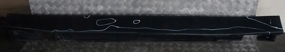 Bas de Porte Couverture Seuil A Gauche Bleu Tolede Metallique pour BMW E65 à propos du numéro de pièce 0140037 BMW E65 Bas de Porte Couverture Seuil A Gauche Bleu Tolede Metallique - SKU 0140037-OXF - Numéro de pièce 0140037