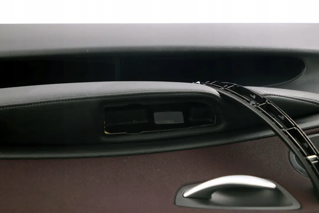 Door Card Trim Panel Front Right Cloth Network Cranberry Red para BMW E81 E82 con número de pieza 9121238 BMW E81 E82 Door Card Trim Panel Front Right Cloth Network Cranberry Red - SKU 9121238 - Número de pieza 9121238