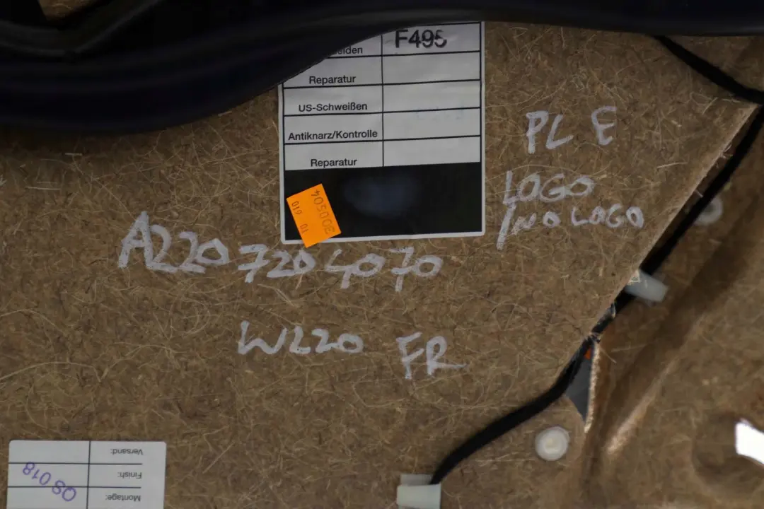 Boczek Drzwi Prawy Przedni Osłona Panel Skóra Antracyt do Mercedes W220 o numerze A2207204070 Mercedes W220 Boczek Drzwi Prawy Przedni Osłona Panel Skóra Antracyt - SKU A2207204070 - Numer Części A2207204070