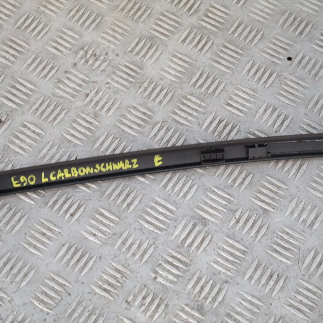 Listwa ozdobna dachu lewa Carbonschwarz do BMW E90 o numerze 51130032753 BMW E90 Listwa ozdobna dachu lewa Carbonschwarz - SKU 0032753-CAR - Numer Części 51130032753