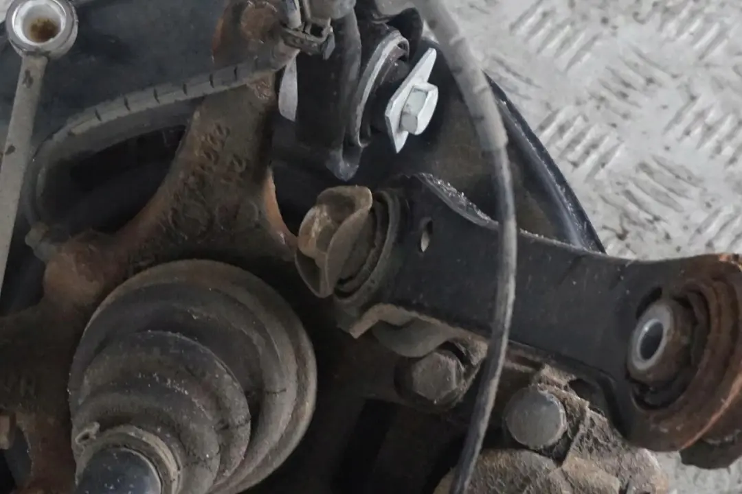 N47 143PS Albero di Uscita Cuscinetto Perno Posteriore SX per BMW E81 118d con numero di parte 6774809 BMW E81 118d N47 143PS Albero di Uscita Cuscinetto Perno Posteriore SX - SKU 6774809-29 - Numero di parte 6774809