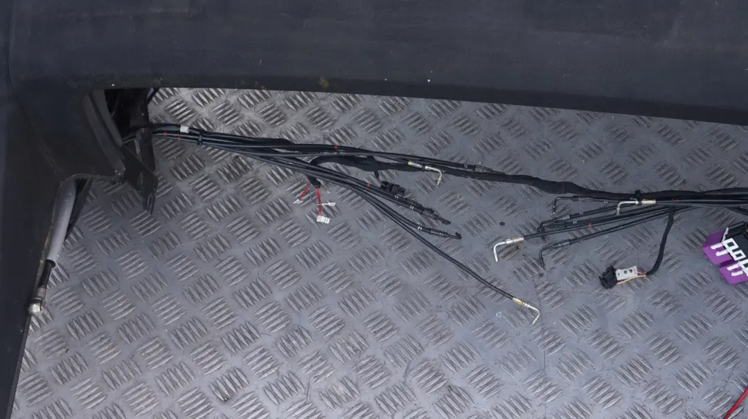 Dach składany schwarz do BMW E64 Cabrio o numerze 7003099 BMW E64 Cabrio Dach składany schwarz - SKU 7003099 - Numer Części 7003099